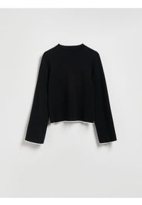 Reserved - Sweter z kontrastową lamówką - czarny. Kolor: czarny. Materiał: wiskoza, dzianina