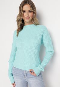 Born2be - Jasnoniebieski Sweter o Klasycznym Kroju z Wytłoczonym Wzorem Gundall. Kolor: niebieski. Styl: klasyczny #1