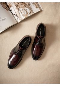 Pako Lorente - PAKO LORENTE – Eleganckie obuwie męskie w kolorze bordowym. Kolor: czerwony. Materiał: skóra. Styl: elegancki