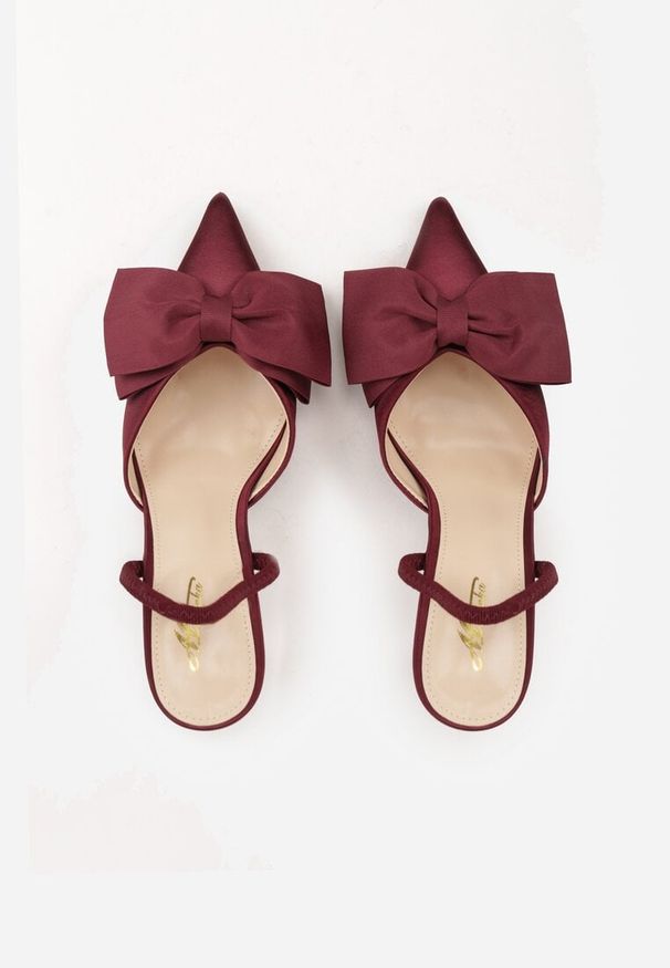 Renee - Bordowe Szpilki o Satynowym Wykończeniu z Aplikacją w Kształcie Kokardy Gihaen. Okazja: do pracy. Kolor: czerwony. Materiał: satyna. Wzór: aplikacja. Obcas: na szpilce