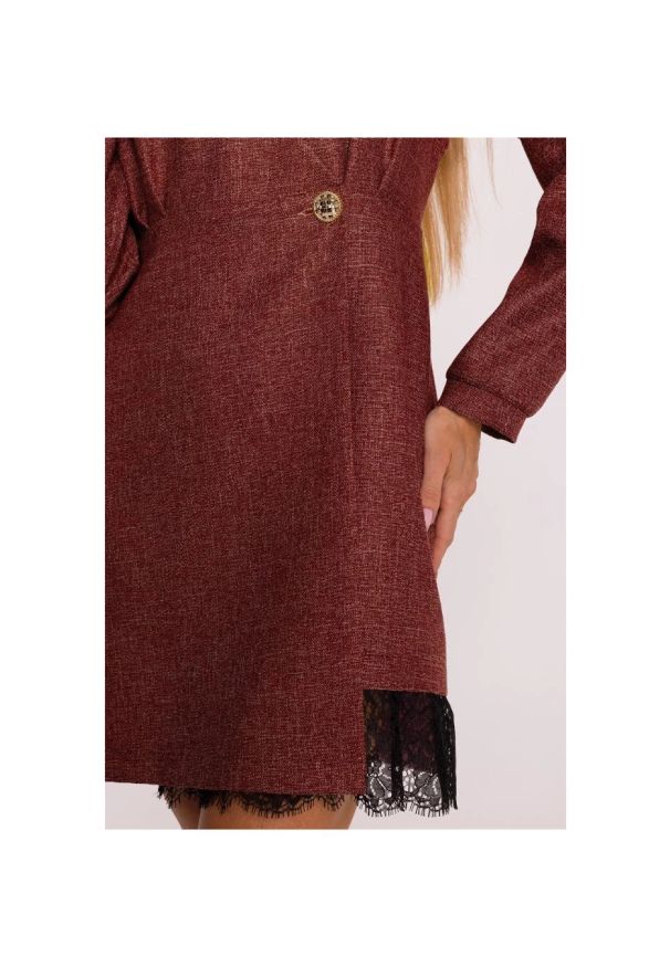 MOE - Elegancka sukienka tweedowa trapezowa kopertowa bordowa. Okazja: na randkę, na imprezę. Typ kołnierza: dekolt kopertowy, dekolt w kształcie V. Kolor: czerwony, różowy, szary, czarny. Materiał: poliester, koronka, dzianina, tkanina. Długość rękawa: długi rękaw. Typ sukienki: kopertowe, trapezowe. Styl: elegancki. Długość: mini