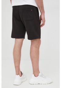TOMMY HILFIGER - Tommy Hilfiger Szorty męskie kolor czarny. Okazja: na co dzień. Kolor: czarny. Materiał: dzianina. Wzór: gładki. Styl: casual #2