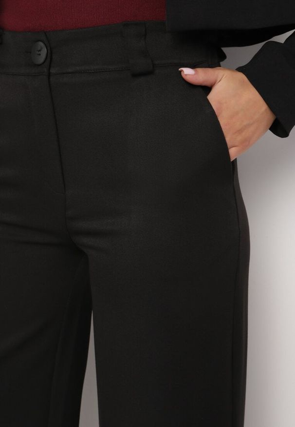 Born2be - Czarne Spodnie Garniturowe z Wiskozą z Szerokimi Nogawkami i Wysokim Stanem Attenna. Okazja: na co dzień. Stan: podwyższony. Kolor: czarny. Materiał: wiskoza. Styl: casual