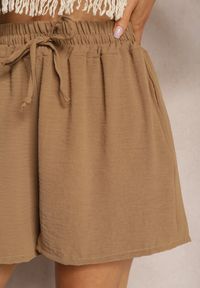 Renee - Ciemnobeżowe Szorty o Luźnym Kroju High Waist z Gumką w Talii Vimallora. Okazja: na imprezę. Stan: podwyższony. Kolor: beżowy. Sezon: lato. Styl: elegancki