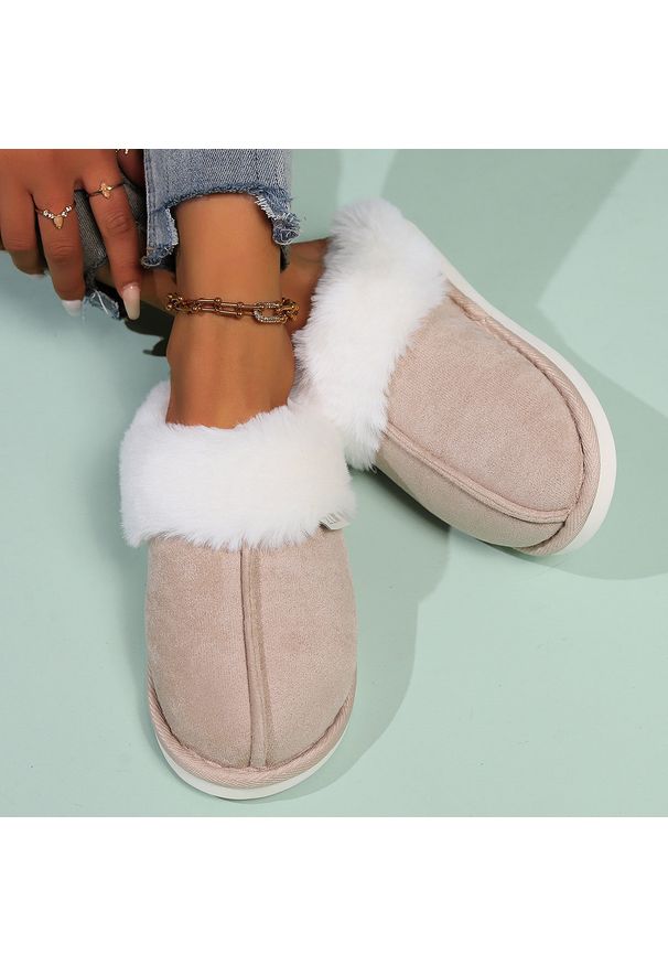 Intica - Kapcie domowe ocieplane z miękką wyściółką Shalanda. Okazja: do domu. Kolor: brązowy. Materiał: materiał. Styl: casual, elegancki