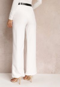 Renee - Białe Szerokie Spodnie z Wysokim Stanem i Paskiem z Ozdobną Klamrą Lilura. Stan: podwyższony. Kolor: biały #2