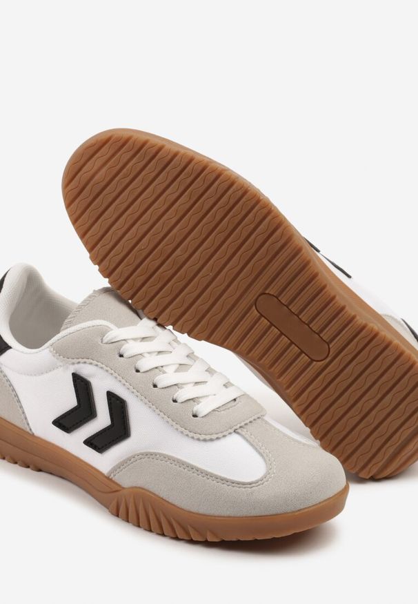 Born2be - Białe Sneakersy w Stylu Klasycznych Tenisówek z Ozdobnymi Przeszyciami Napilia. Okazja: na spotkanie biznesowe. Kolor: biały. Materiał: skóra, jeans