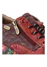 Czerwone Sneakersy Laura Vita Modne Obuwie Damskie. Okazja: na co dzień. Zapięcie: sznurówki. Kolor: czerwony. Szerokość cholewki: normalna. Wzór: aplikacja, kwiaty. Styl: casual, klasyczny #5