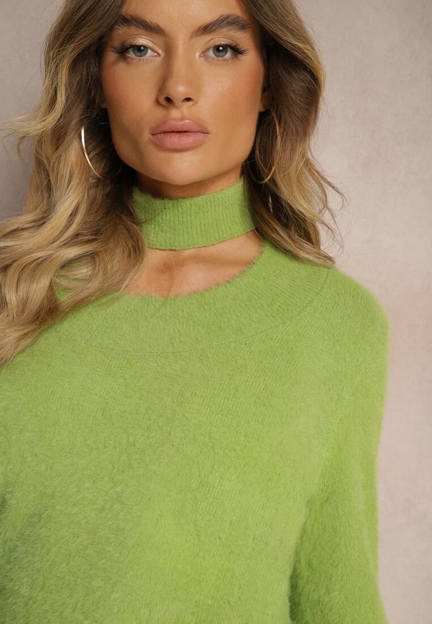 Renee - Zielony Golf z Chokerem i Wycięciem Temina. Okazja: na spotkanie biznesowe. Typ kołnierza: golf. Kolor: zielony. Długość rękawa: długi rękaw. Długość: długie. Styl: biznesowy, klasyczny