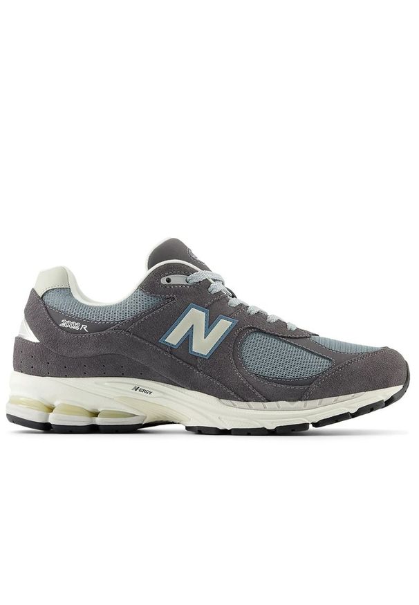 Buty New Balance M2002RFB - szare. Okazja: na co dzień. Kolor: szary. Materiał: zamsz, skóra, guma. Szerokość cholewki: normalna. Sport: bieganie