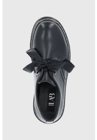 Answear Lab półbuty damskie kolor czarny na platformie. Nosek buta: okrągły. Zapięcie: sznurówki. Kolor: czarny. Materiał: guma. Obcas: na platformie. Styl: wakacyjny #5