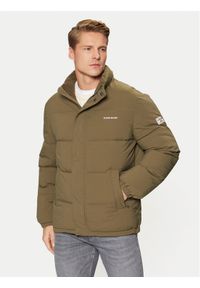 Guess Kurtka zimowa M4BL20 WGII2 Khaki Regular Fit. Kolor: brązowy. Materiał: syntetyk. Sezon: zima