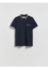 Reserved - Bawełniana koszulka polo slim - granatowy. Typ kołnierza: polo. Kolor: niebieski. Materiał: bawełna