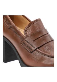 Brązowe Półbuty Nessi Gustowne Buty Na Obcasie. Okazja: na co dzień. Kolor: brązowy. Materiał: skóra. Obcas: na obcasie. Styl: elegancki. Wysokość obcasa: średni #3