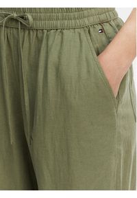 Tommy Jeans Spodnie materiałowe DW0DW22285 Zielony Loose Fit. Kolor: zielony. Materiał: len #5