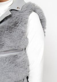 Born2be - Szara Futrzana Kamizelka ze Wstawkami z Imitacji Skóry Adamani. Kolor: szary. Materiał: skóra, futro #3