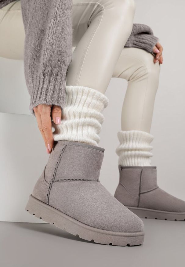 Renee - Szare Klasyczne Śniegowce Wsuwane z Imitacji Zamszu Atuvitte. Okazja: na spacer. Zapięcie: bez zapięcia. Kolor: szary. Materiał: zamsz. Styl: klasyczny