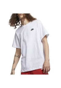 Koszulka Nike Sportswear Club AR4997-101 - biała. Kolor: biały. Materiał: bawełna. Długość rękawa: krótki rękaw. Długość: krótkie