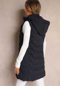 Renee - Granatowa Kamizelka Pikowana Zapinana na Suwak Ozdobiona Kapturem i Sznurkami Finaria. Okazja: na co dzień. Kolor: niebieski. Materiał: jeans. Wzór: aplikacja. Styl: casual, elegancki #4