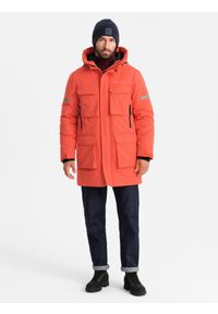 Ombre Clothing - Długa ocieplana kurtka męska z odblaskowymi elementami – pomarańczowa V1 - Rozmiar: XL. Typ kołnierza: kołnierzyk stójkowy, kaptur. Kolor: pomarańczowy. Materiał: guma, syntetyk, poliester, materiał. Długość: długie. Wzór: aplikacja, nadruk #10
