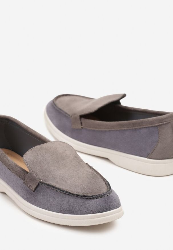 Born2be - Szaro-Niebieskie Mokasyny z Ozdobnymi Przeszyciami Fonessae. Okazja: na co dzień. Kolor: szary. Materiał: jeans. Obcas: na obcasie. Styl: casual, elegancki. Wysokość obcasa: niski