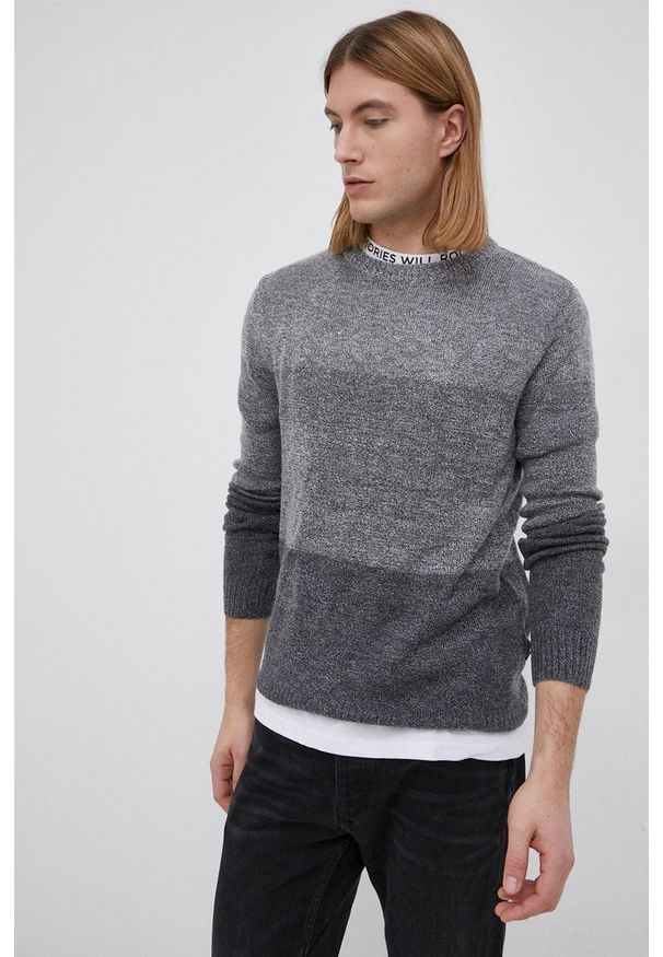 Only & Sons Sweter męski kolor szary. Okazja: na co dzień. Kolor: szary. Materiał: dzianina, poliester. Długość rękawa: długi rękaw. Długość: długie. Wzór: melanż. Styl: casual