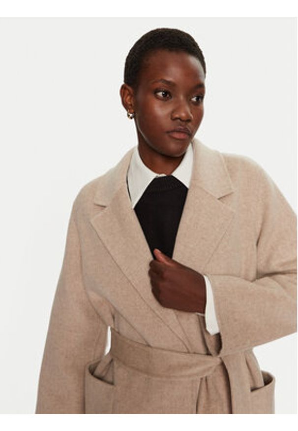 IVY & OAK - IVY OAK Płaszcz wełniany Celia IO111046 Beżowy Loose Fit. Kolor: beżowy. Materiał: wełna