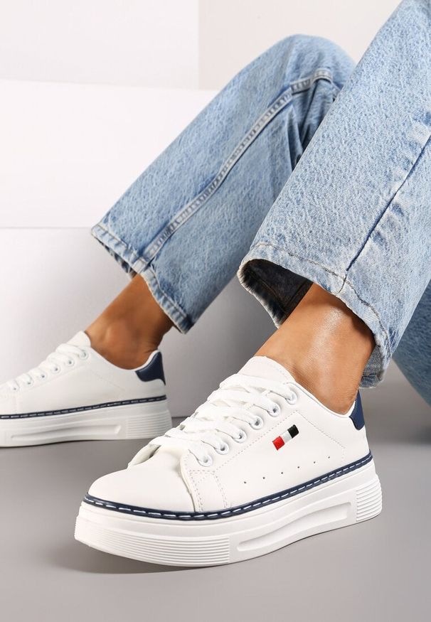 Born2be - Biało-Granatowe Casualowe Sneakersy na Grubej Podeszwie z Metalicznymi Wstawkami Vailia. Okazja: na co dzień. Kolor: biały