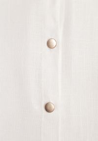 Born2be - Biała Koszula Casual z Wiskozą i Lnem z Rękawami 3/4 Linyana. Okazja: na co dzień. Typ kołnierza: kołnierzyk klasyczny. Kolor: biały. Materiał: wiskoza, len. Długość: długie. Styl: casual #8