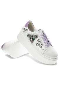 CheBello - Białe Sneakersy Chebello Damskie Stylowe Obuwie. Kolor: biały. Materiał: skóra. Szerokość cholewki: normalna. Wzór: aplikacja. Obcas: na obcasie. Styl: elegancki. Wysokość obcasa: średni