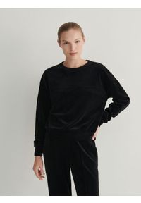 Reserved - Welurowa bluza - czarny. Kolor: czarny. Materiał: welur. Wzór: gładki #1