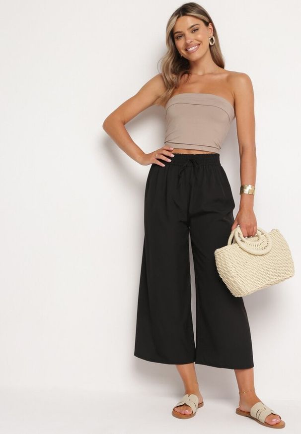 Born2be - Czarne Szerokie Spodnie z Wysokim Stanem Wiskozą i Gumką w Pasie Criseldas. Okazja: na co dzień, do pracy, na spotkanie biznesowe. Stan: podwyższony. Kolor: czarny. Materiał: wiskoza. Długość: długie. Styl: biznesowy, casual, elegancki