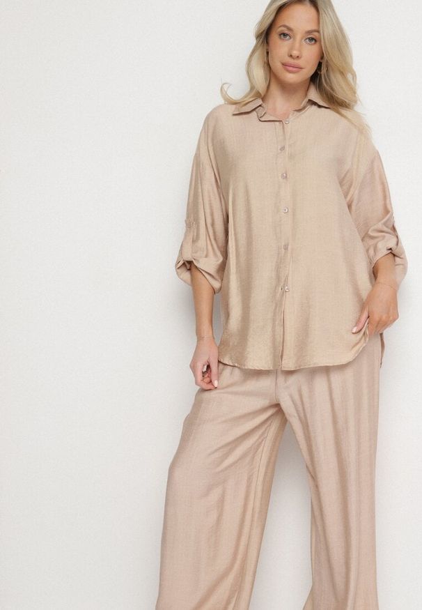 Born2be - Beżowy Komplet z Wiskozy Koszula i Spodnie Sesanila. Kolor: beżowy. Materiał: wiskoza. Wzór: kolorowy
