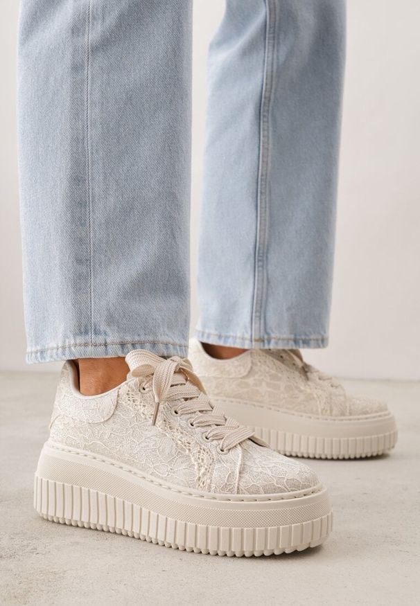 Renee - Beżowe Koronkowe Sneakersy na Platformie z Tłoczeniem i Brokatem Phisnell. Okazja: na co dzień. Kolor: beżowy. Materiał: koronka. Obcas: na platformie
