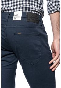 Lee - LEE LUKE MĘSKIE SPODNIE JEANSOWE DARK MARINE L719LE37 112119146. Styl: marine #9