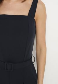 Born2be - Granatowy Taliowany Kombinezon z Ozdobnym Paskiem i Klamrą Doloriela. Kolor: niebieski. Styl: elegancki #5