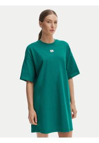 Calvin Klein Jeans Sukienka codzienna LV047F228G Zielony Oversize. Okazja: na co dzień. Kolor: zielony. Materiał: bawełna. Typ sukienki: oversize, proste. Styl: casual #1