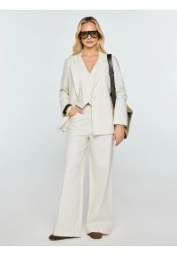 Big-Star - Kamizelka damska garniturowa lniana w prążek kremowa Kinniav 102. Okazja: na co dzień, do pracy, na spotkanie biznesowe. Kolor: kremowy. Materiał: len. Wzór: prążki. Styl: casual, biznesowy, elegancki #6