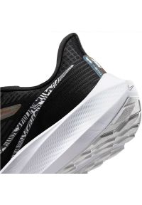 Buty do biegania Nike Air Zoom Pegasus 39 Premium W DR9619 001 czarne. Zapięcie: sznurówki. Kolor: czarny. Materiał: syntetyk, guma. Szerokość cholewki: normalna. Model: Nike Zoom #4