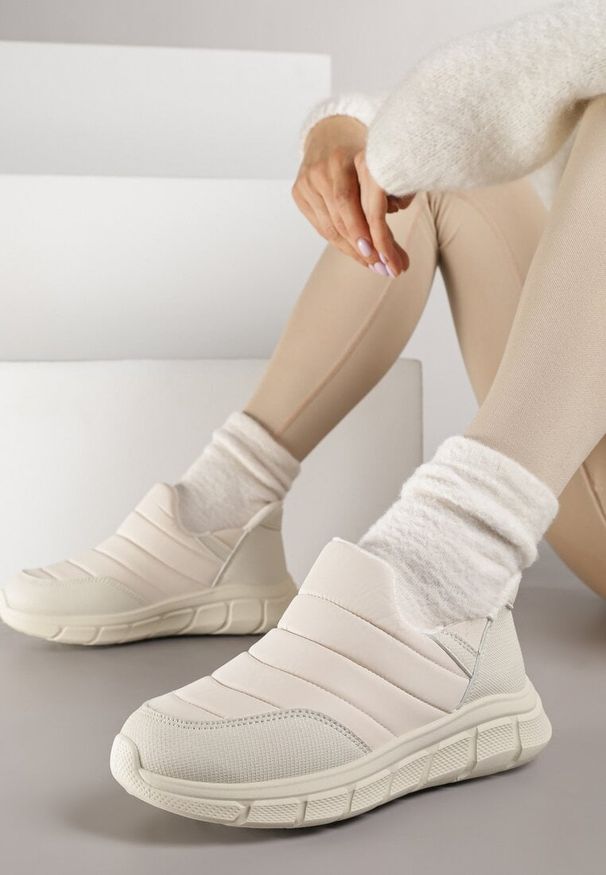 Renee - Beżowe Sneakersy Śniegowce na Platformie z Tłoczeniem i Pikowaną Cholewką Vermina. Okazja: na co dzień. Kolor: beżowy. Materiał: dresówka. Szerokość cholewki: normalna. Obcas: na platformie. Styl: casual