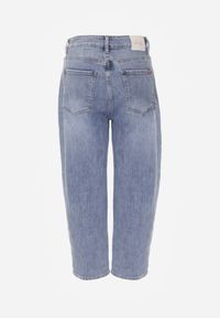 Born2be - Niebieskie Jeansy o Kroju Mom Fit z Bawełną i Wysokim Stanem Galon. Okazja: na co dzień. Stan: podwyższony. Kolor: niebieski. Długość: krótkie. Wzór: gładki. Styl: casual, klasyczny #3