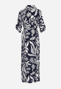 Born2be - Granatowo-Biała Koszulowa Sukienka z Roślinnym Wzorem z Wiązanym Paskiem Rosallen. Kolor: niebieski. Wzór: aplikacja. Typ sukienki: koszulowe. Długość: maxi #4