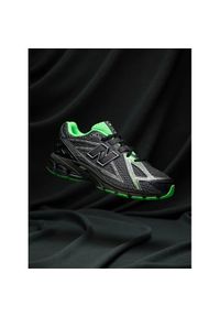 Sneakersy New Balance. Kolor: czarny