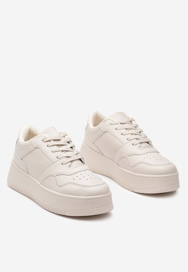 Born2be - Beżowe Sneakersy na Grubej Podeszwie przed Kostkę Kiwiana. Okazja: na co dzień. Wysokość cholewki: przed kostkę. Nosek buta: okrągły. Zapięcie: sznurówki. Kolor: beżowy. Materiał: jeans. Sezon: jesień, wiosna