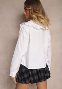Renee - Biała Bawełniana Koszula z Ozdobnym Kołnierzykiem Rulinea. Okazja: na co dzień. Kolor: biały. Materiał: bawełna. Styl: casual, elegancki
