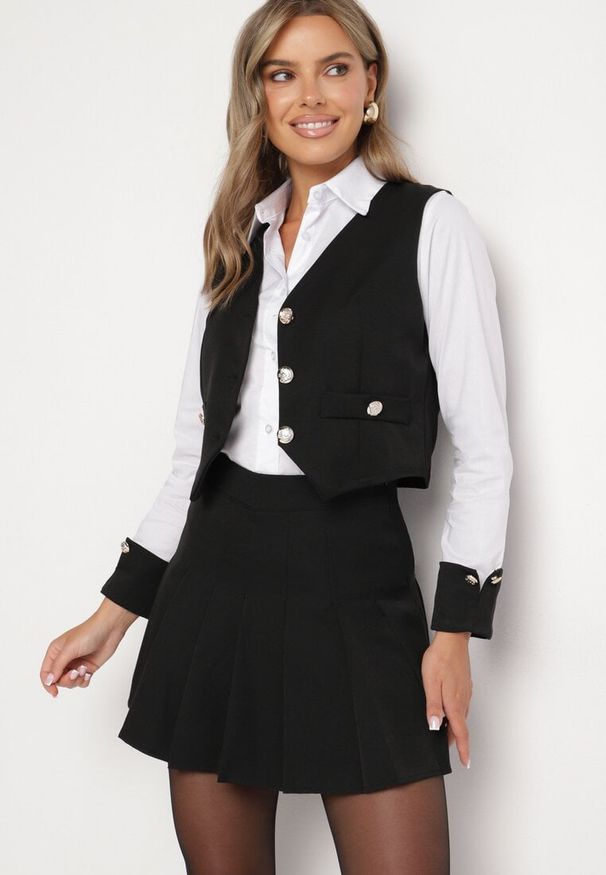 Born2be - Czarny Elegancki 3-Częściowy Komplet z Wiskozą Koszula Kamizelka i Plisowane Spódnico-Spodenki Zemiga. Kolor: czarny. Materiał: wiskoza