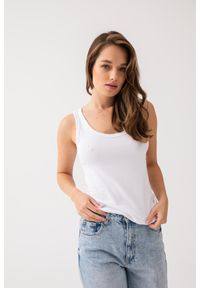 TOP AGNES BIAŁY XL - Flawless. Okazja: na co dzień. Kolor: biały. Materiał: len, dresówka, skóra, bawełna. Sezon: wiosna, zima, jesień, lato. Styl: klasyczny, sportowy, casual