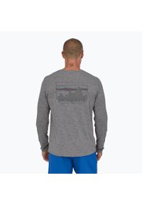 Longsleeve męski Patagonia Cap Cool Daily Graphic Shirt 73 skyline/feather. Kolor: szary. Materiał: materiał. Długość rękawa: długi rękaw. Długość: długie