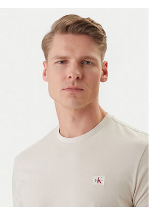 Calvin Klein Jeans T-Shirt LV04RC272G Écru Regular Fit. Kolor: kremowy. Materiał: bawełna
