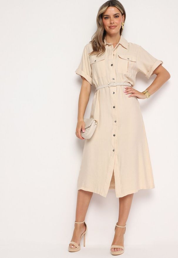 Born2be - Beżowa Wiskozowa Sukienka o Koszulowym Kroju z Paskiem Nelavyn. Okazja: do pracy, na co dzień. Kolor: beżowy. Materiał: wiskoza. Długość rękawa: krótki rękaw. Typ sukienki: koszulowe. Styl: elegancki, casual